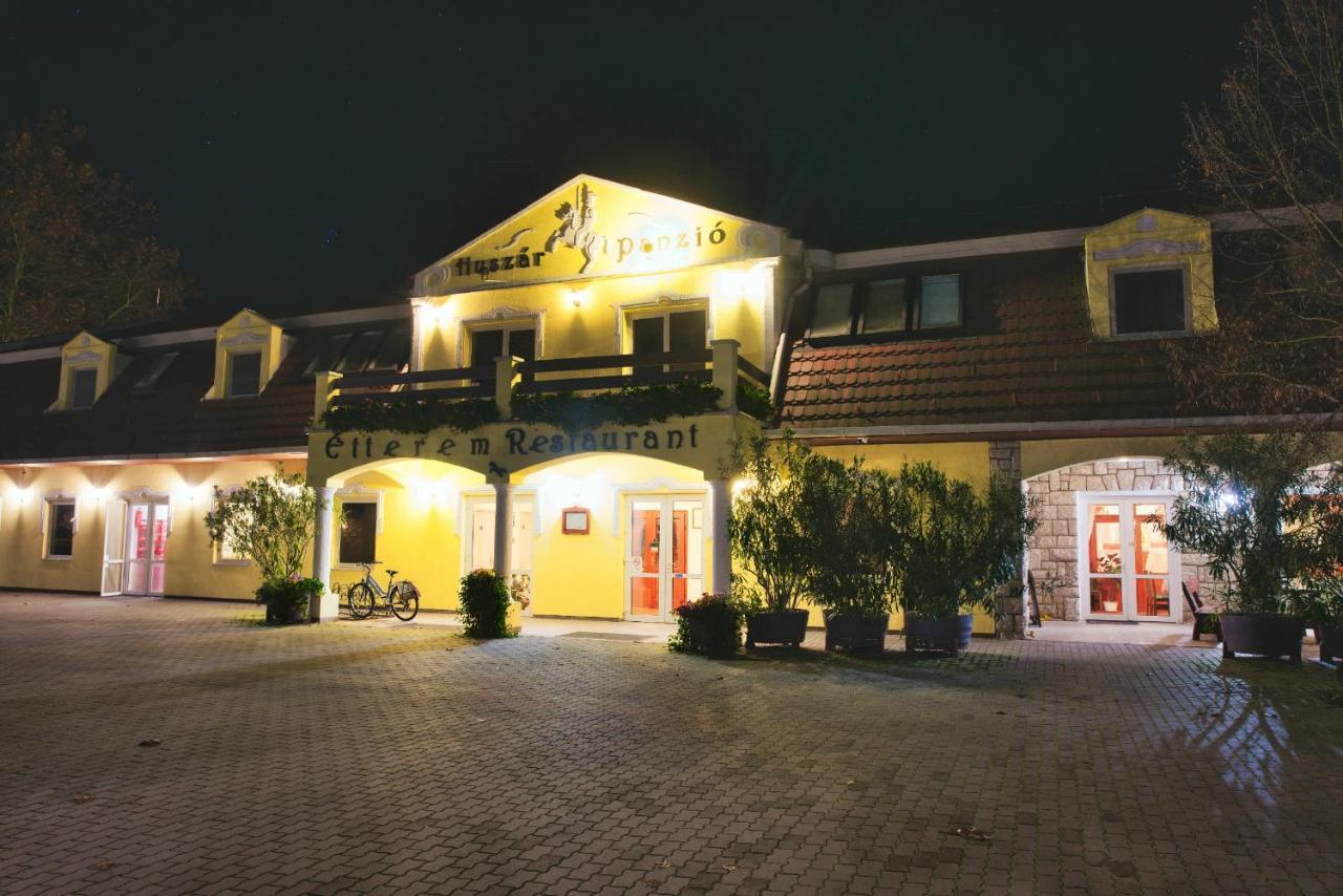 Bed and Breakfast Huszar Panzio Es Etterem Sárospatak Zewnętrze zdjęcie